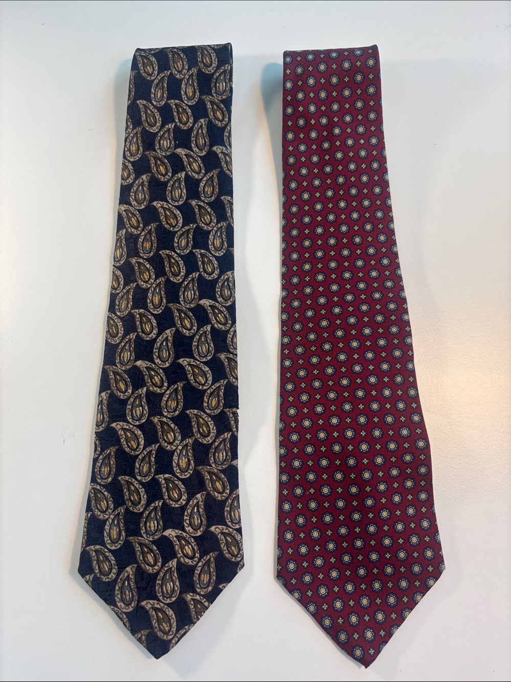 Classic Men's Paisley and Medallion Silk Tie Set - Navy and Burgundy -594sku